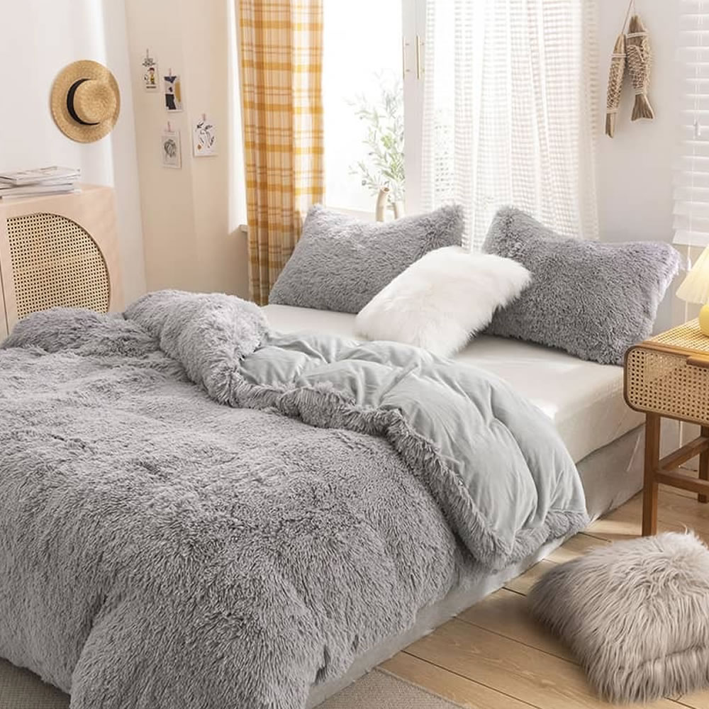 Faux Fur Comforter - Queen 4 Piece Set: image 2