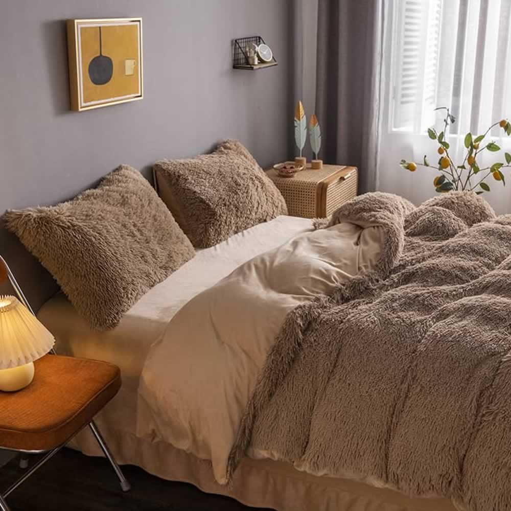 Faux Fur Comforter - Queen 4 Piece Set: image 3